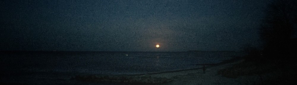 Moonrise of December's full moon